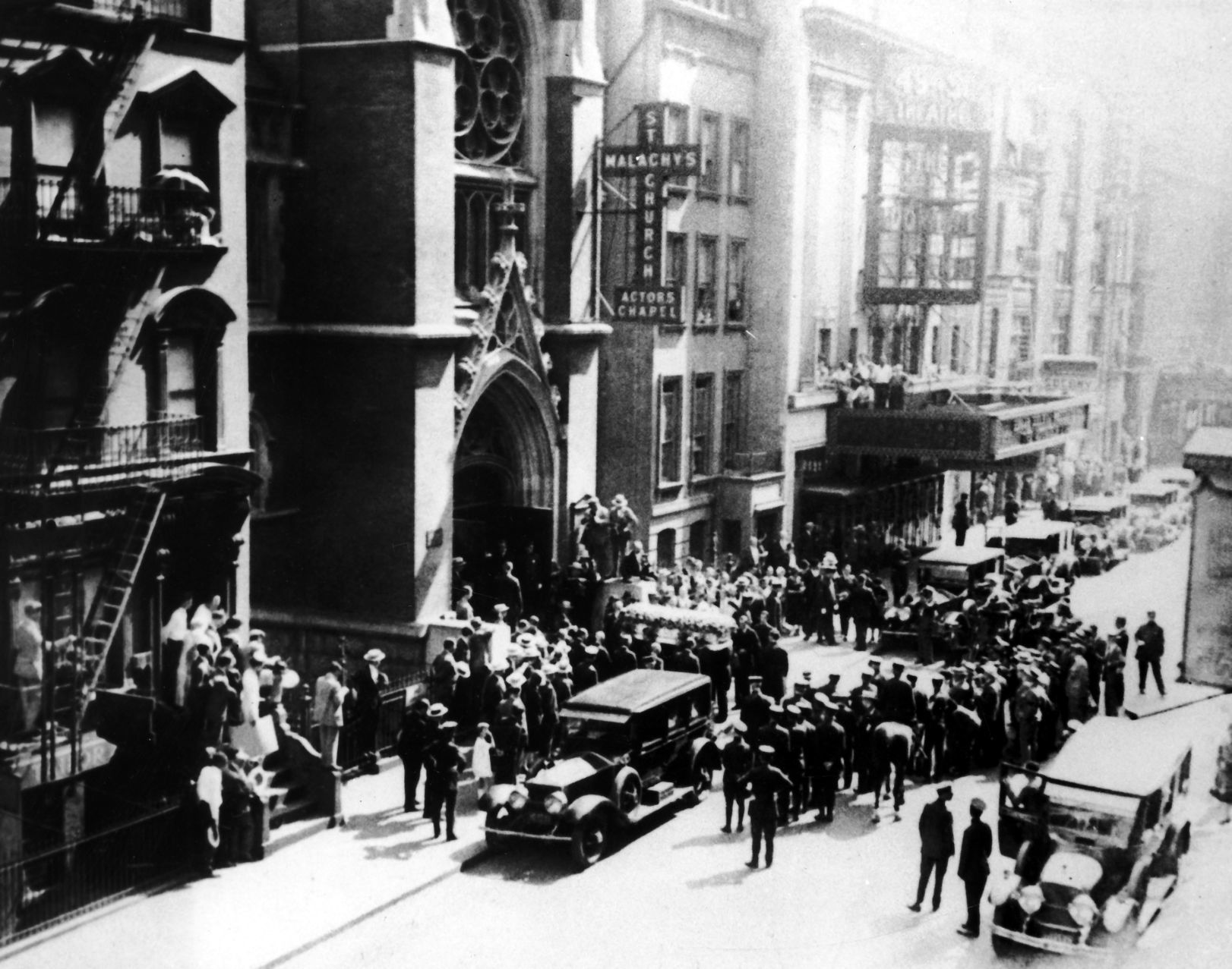 1926: Rudolph Valentino Funeral
